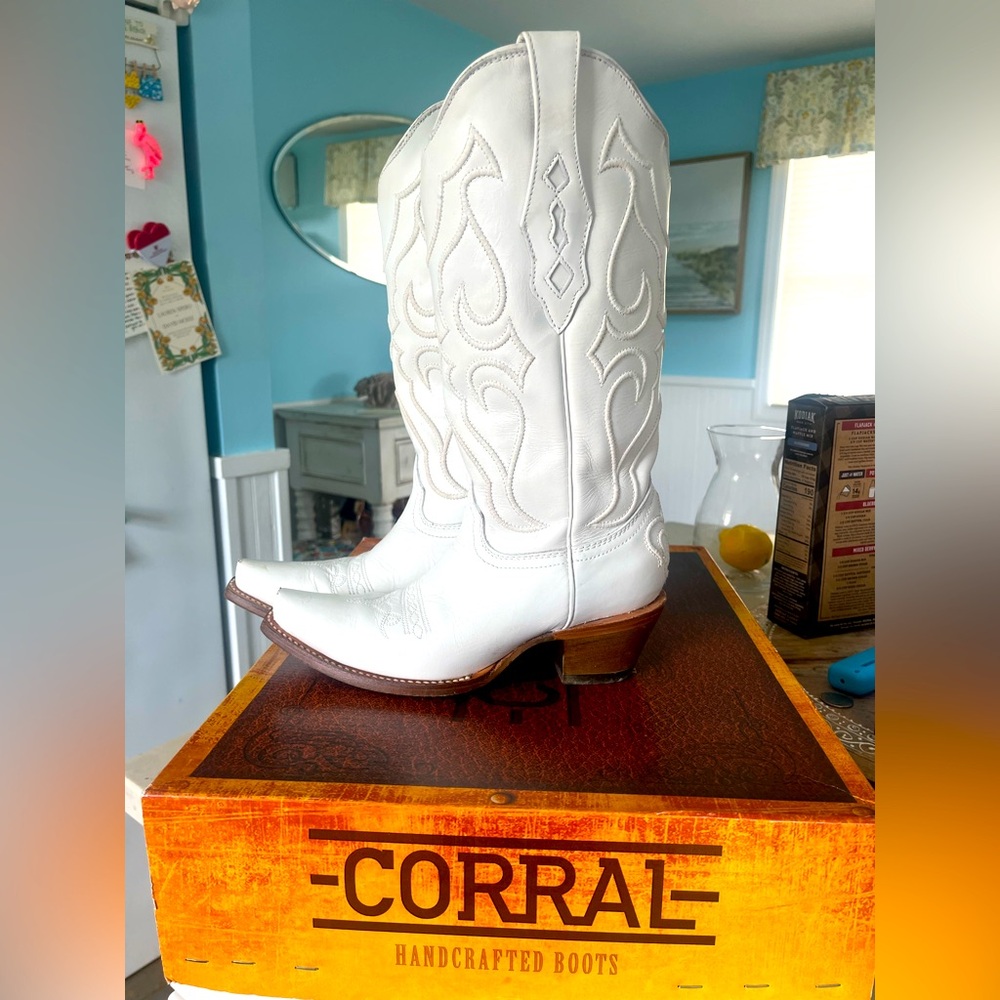 CORRAL white tall cowgirl boots
